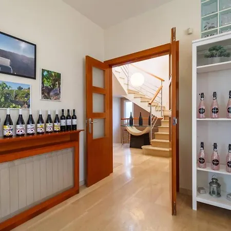 Wine Experience - Wine, Art & Games