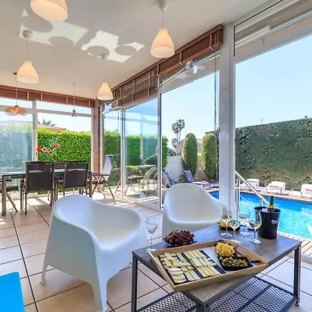 Wine Experience - Wine, Art & Games Cambrils