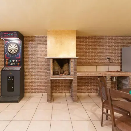Villa Wine Experience - Wine, Art & Games *