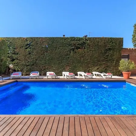 Wine Experience - Wine, Art & Games Villa Cambrils
